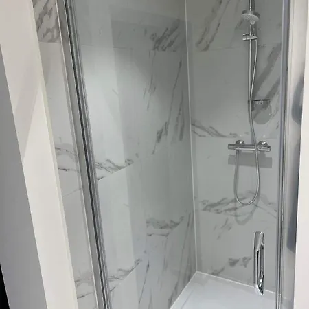 Nieuwe In Centrum Met Badkamer ! Bruges