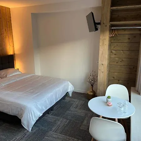 Bed & Breakfast Nieuwe In Centrum Met Badkamer ! *